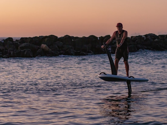 Vasco Vellez, eFoil Doctor cruising on a Hydroflyer