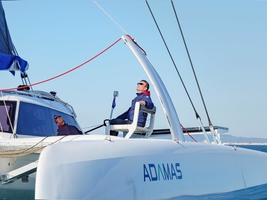 Rapido 40. All carbon, folding trimaran.
