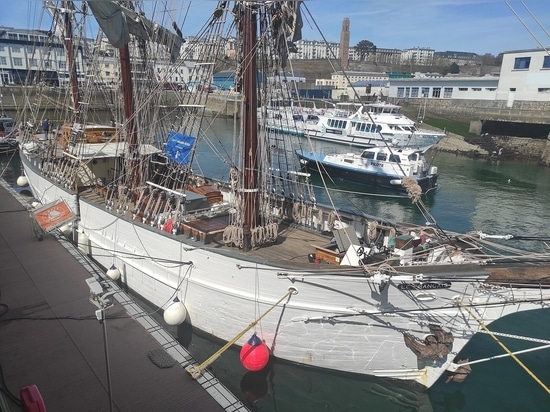 Traditional Craftsmanship: Woodspars Restores the Rigging of the Three-Masted Barque "Le Français"