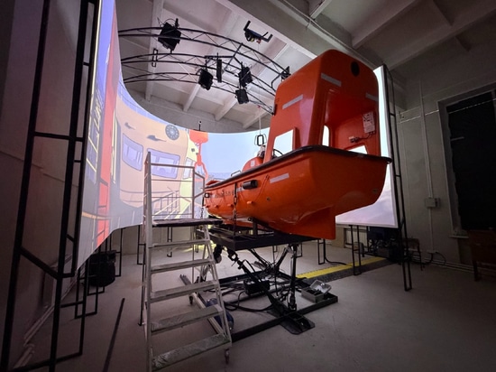 Our company has developed an RB/FRBS-A Rescue/Fast rescue boat simulator (full mission, on the 6 dof platform)