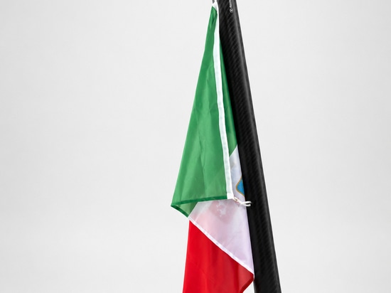 Skylink is Aguacarbon’s flagpole designed to combine identity, aesthetics and onboard connectivity.