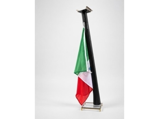 Skylink is Aguacarbon’s flagpole designed to combine identity, aesthetics and onboard connectivity.
