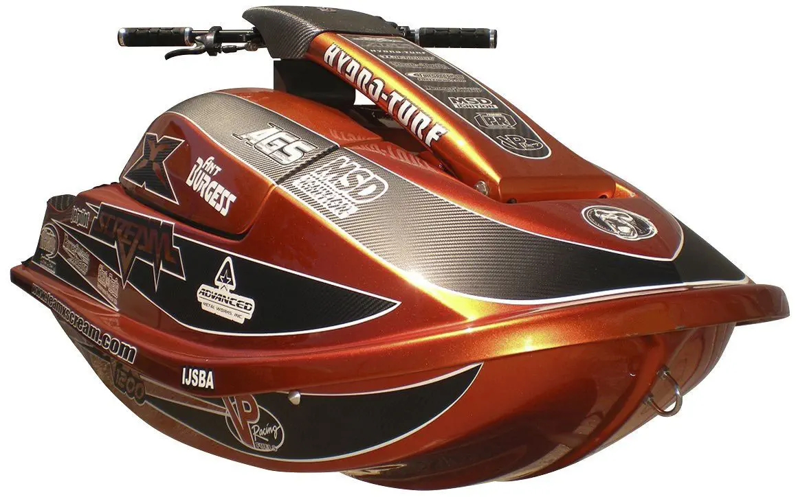 SNOW MOBILES