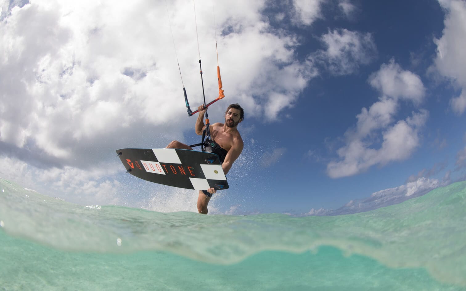 ノースカイトのカイトボード とデュオトーンのストラップ ノースカイトのカイトボード とデュオトーンのストラップ