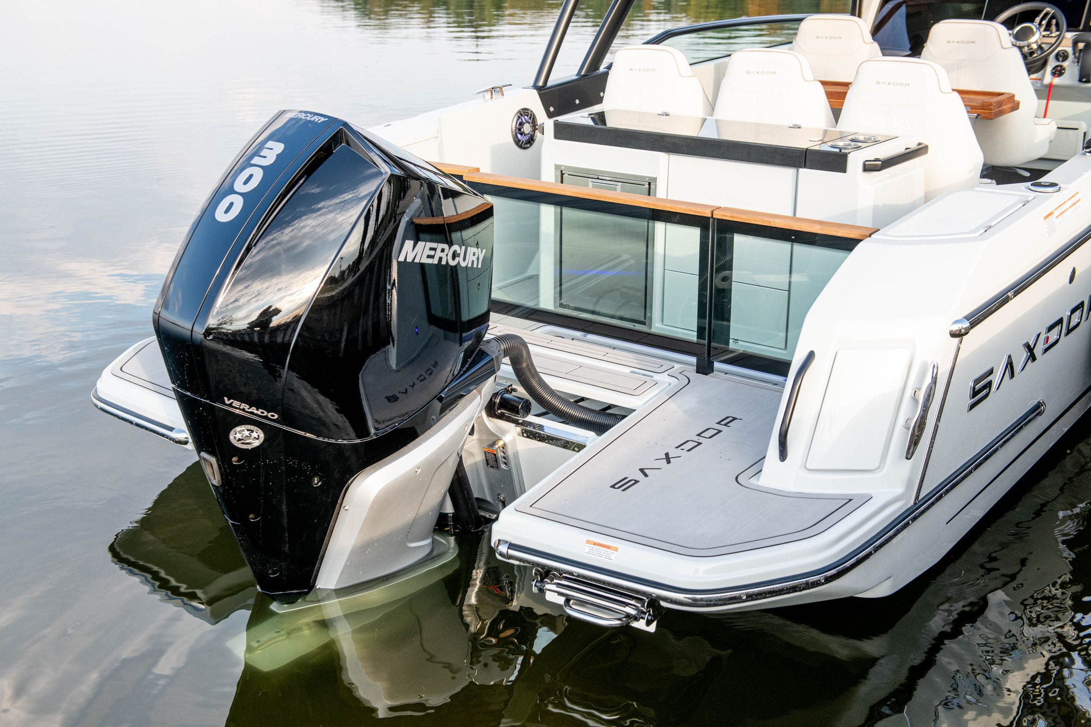 船外機キャビンクルーザ - 29 XC CROSS - Axopar Boats Oy