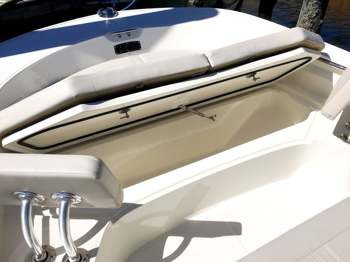 船外機センターコンソールボ－ト - 210 MONTAUk - Boston Whaler