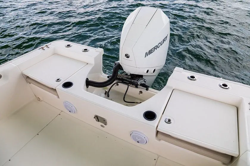 船外機センターコンソールボ－ト - 210 MONTAUk - Boston Whaler