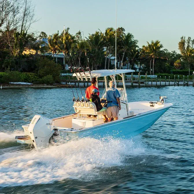 船外機センターコンソールボ－ト - 210 MONTAUk - Boston Whaler