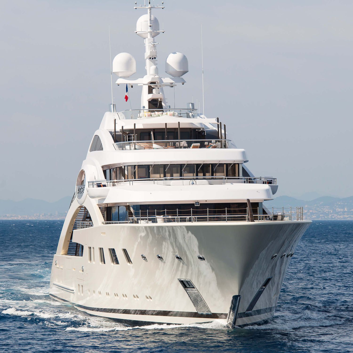 shipsrsx クルーザー&ホークス 船内機エクスプレスクルーザー - 44O - Viking Yachts