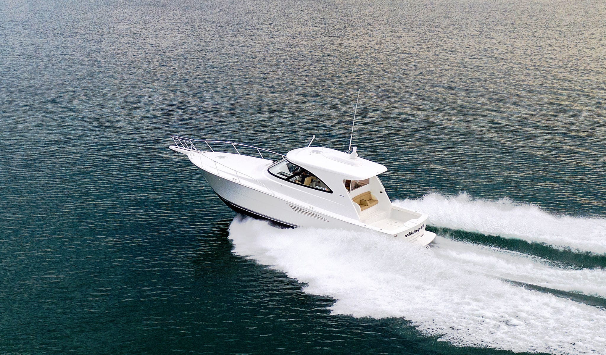 つきの船 船内機エクスプレスクルーザー - 44O - Viking Yachts - オープン