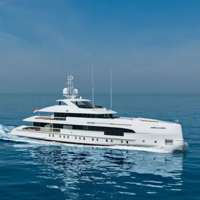 ディーゼルと電気のハイブリッドメガヨット - AMARE II - Heesen 