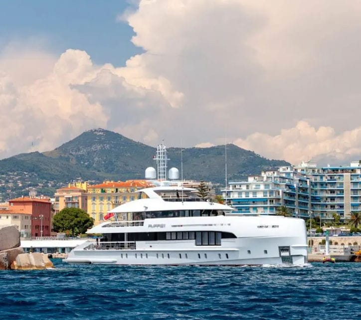 ディーゼルと電気のハイブリッドメガヨット - AMARE II - Heesen