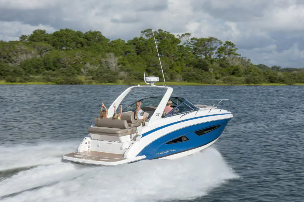 船内機エクスプレスクルーザー - 33 - Regal - ディーゼル / ツイン