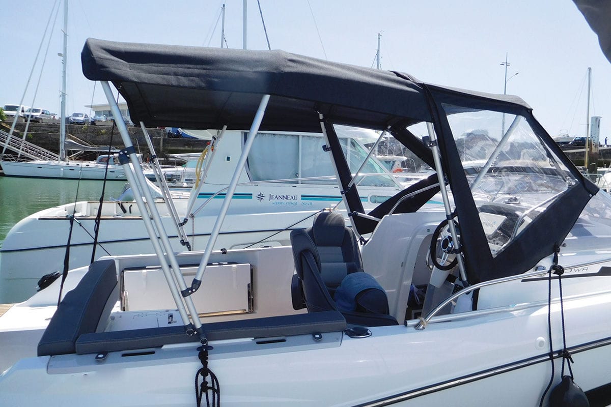 ニューボートカバーノルディック1860 BR I / O 2006 Rosé Muse logo