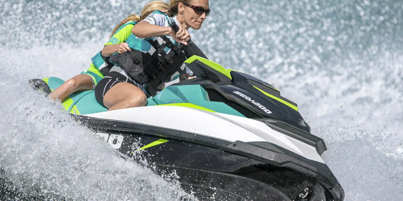 座って操縦ジェットスキー - GTI 130 - Sea-doo - 3人乗り / 130馬力 座って操縦ジェットスキー - GTI 130 - Sea-doo - 3人乗り / 130馬力