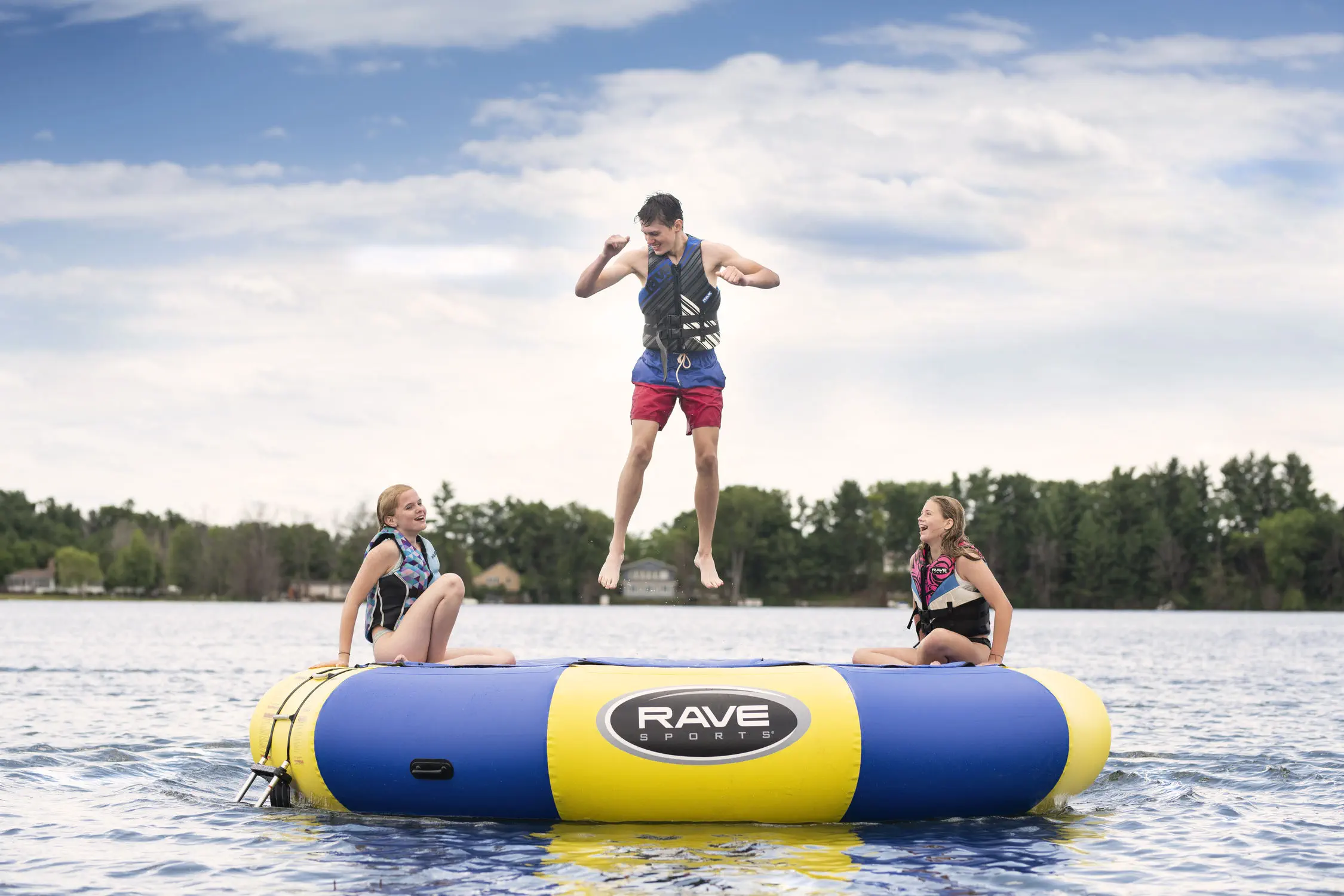 LOOP 世界中で話題沸騰中のジャグリングスポーツトイ LOOP 世界中で話題