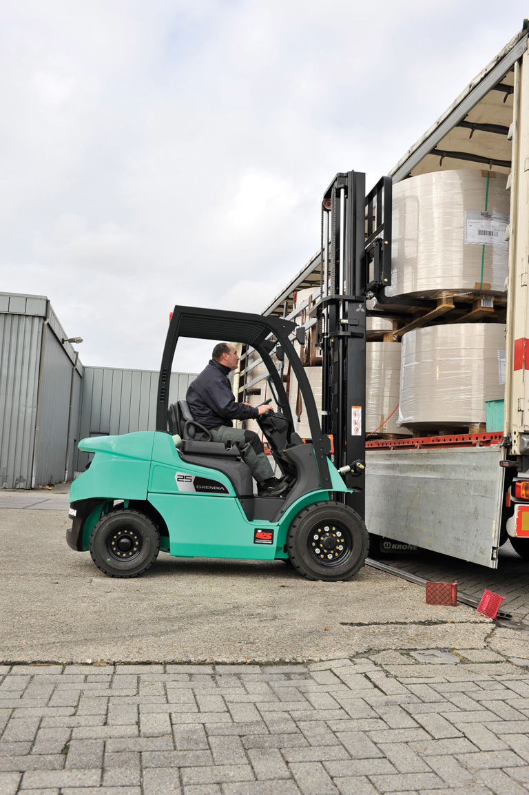 造船所用フォークリフト - FD20-35N3 series - Mitsubishi Forklift Trucks