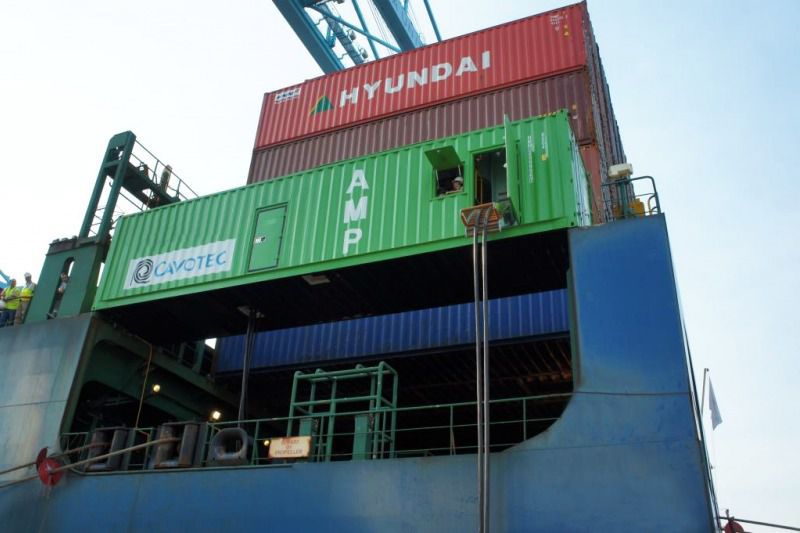 船用電気供給システム AMP Cavotec MSL マリンターミナル用