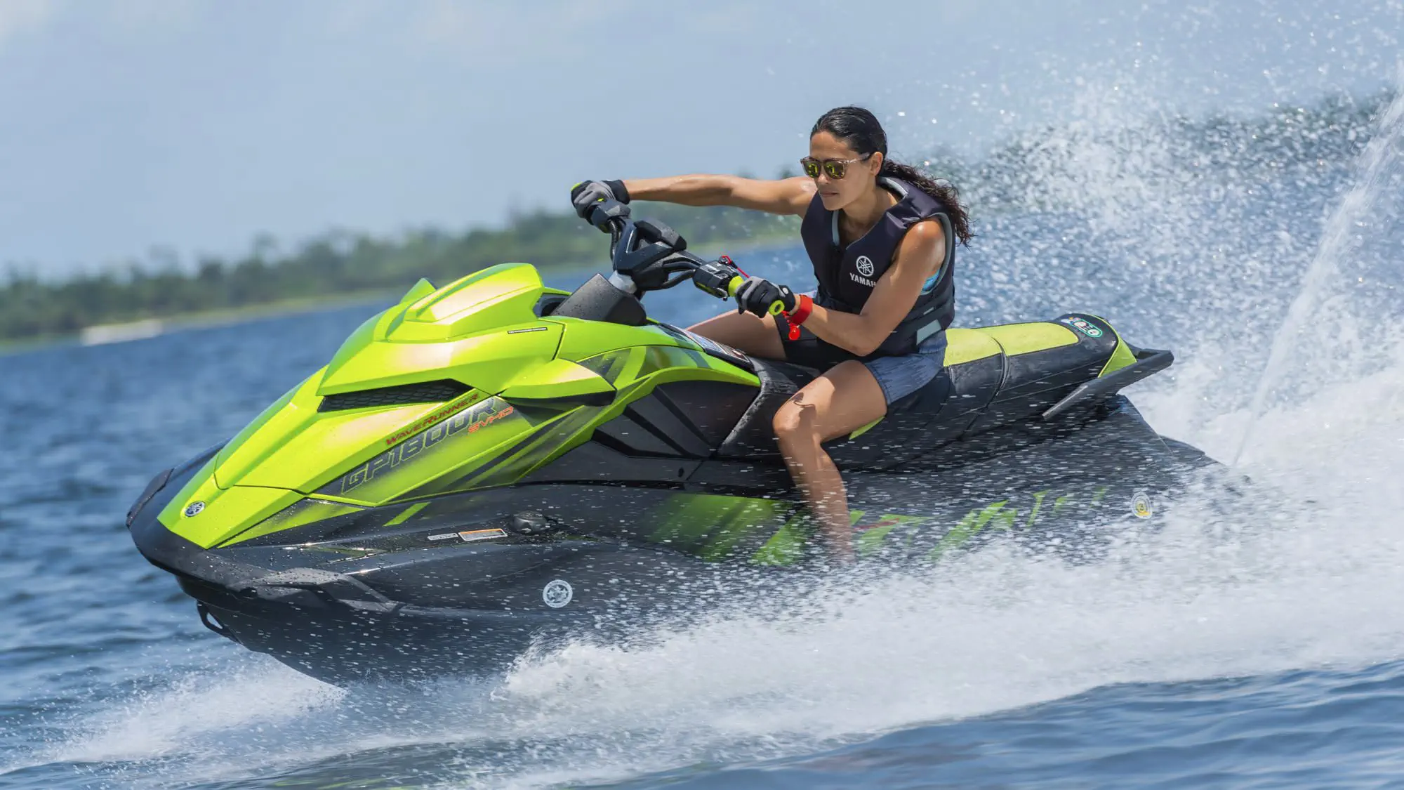 座って操縦ジェットスキー - GP1800R SVHO - Yamaha WaveRunner - 3人乗り / 4ストローク