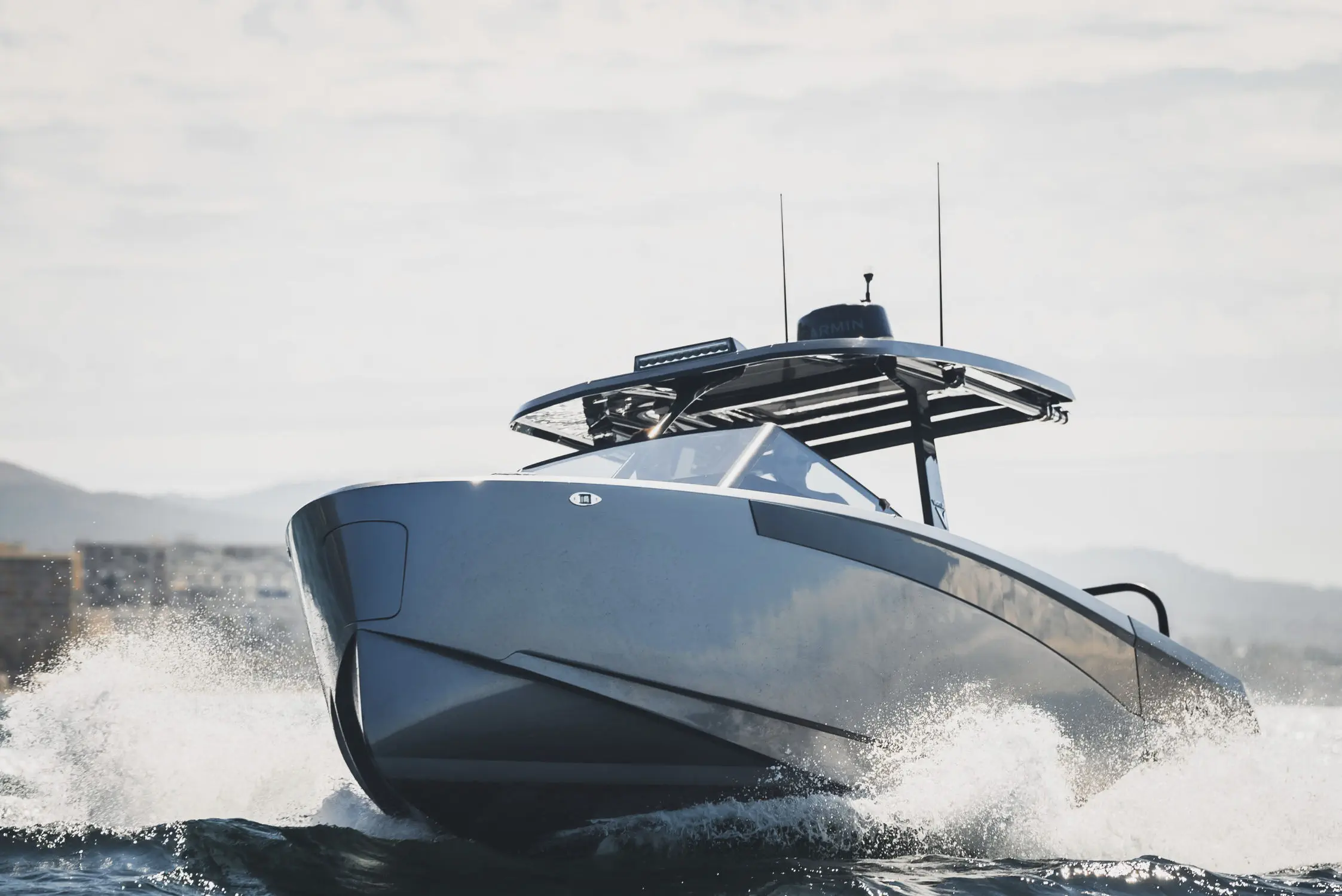 船外機エクスプレスクルーザー - V10 T-Top - Virtue Yachts
