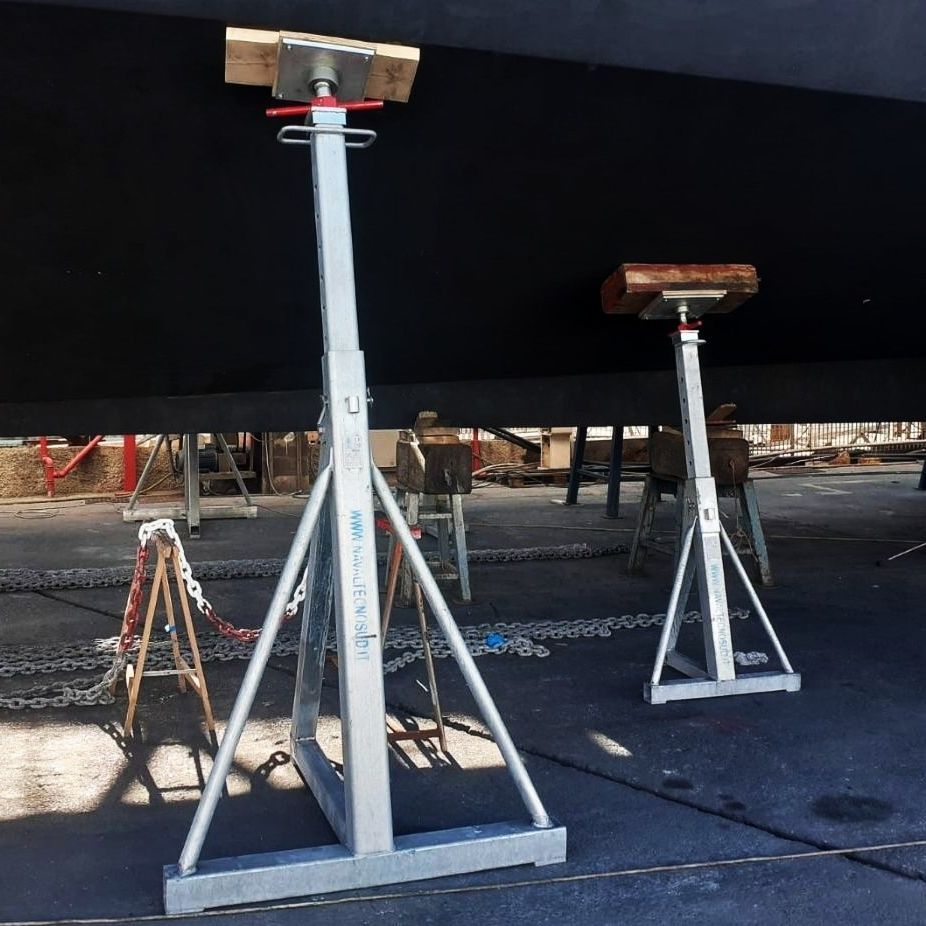 モーターボート用船台 - CIF Ton.3 o Ton.5 h. 8/12 - Naval Tecno Sud 