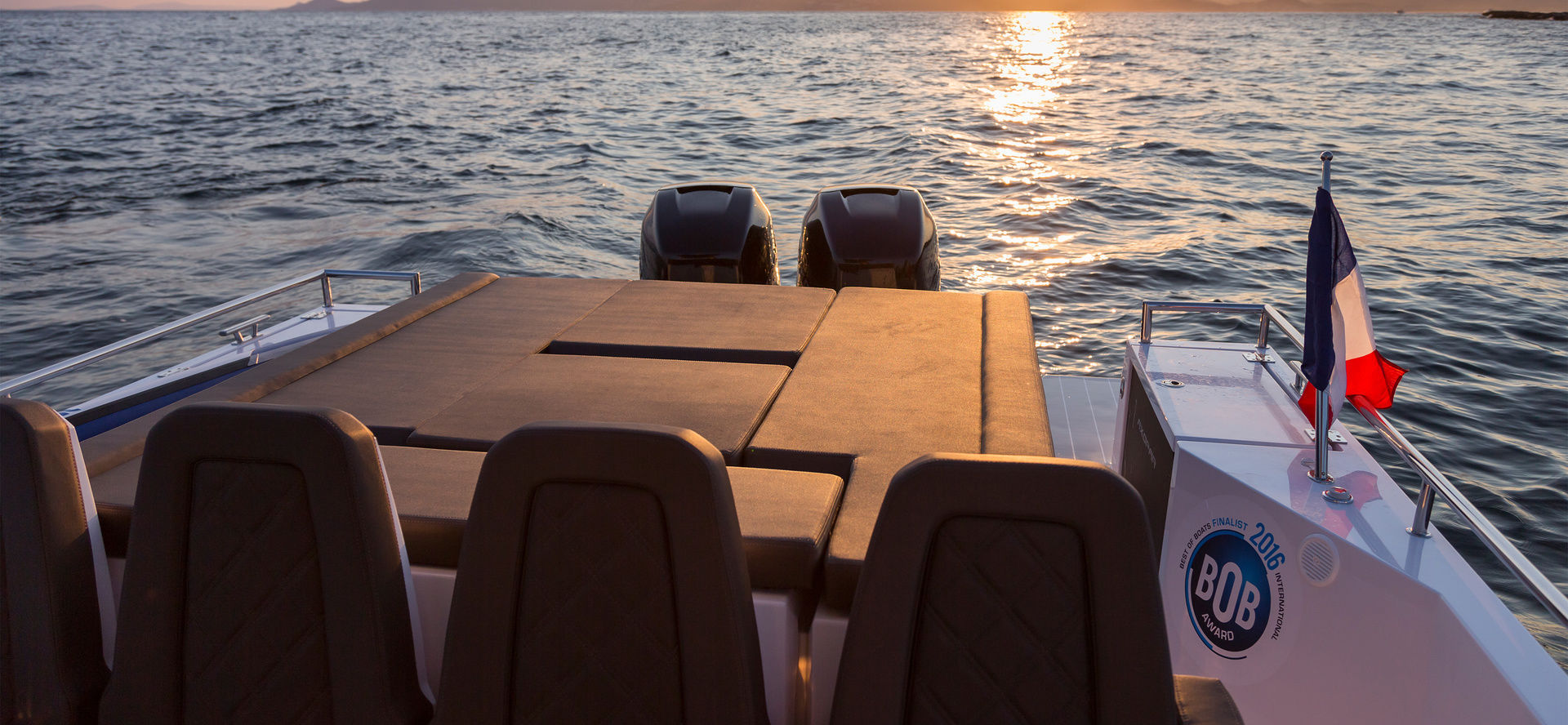 某ショップオーダーボード6.3 船外機センターコンソールボ－ト - 37 Sun-Top - Axopar Boats
