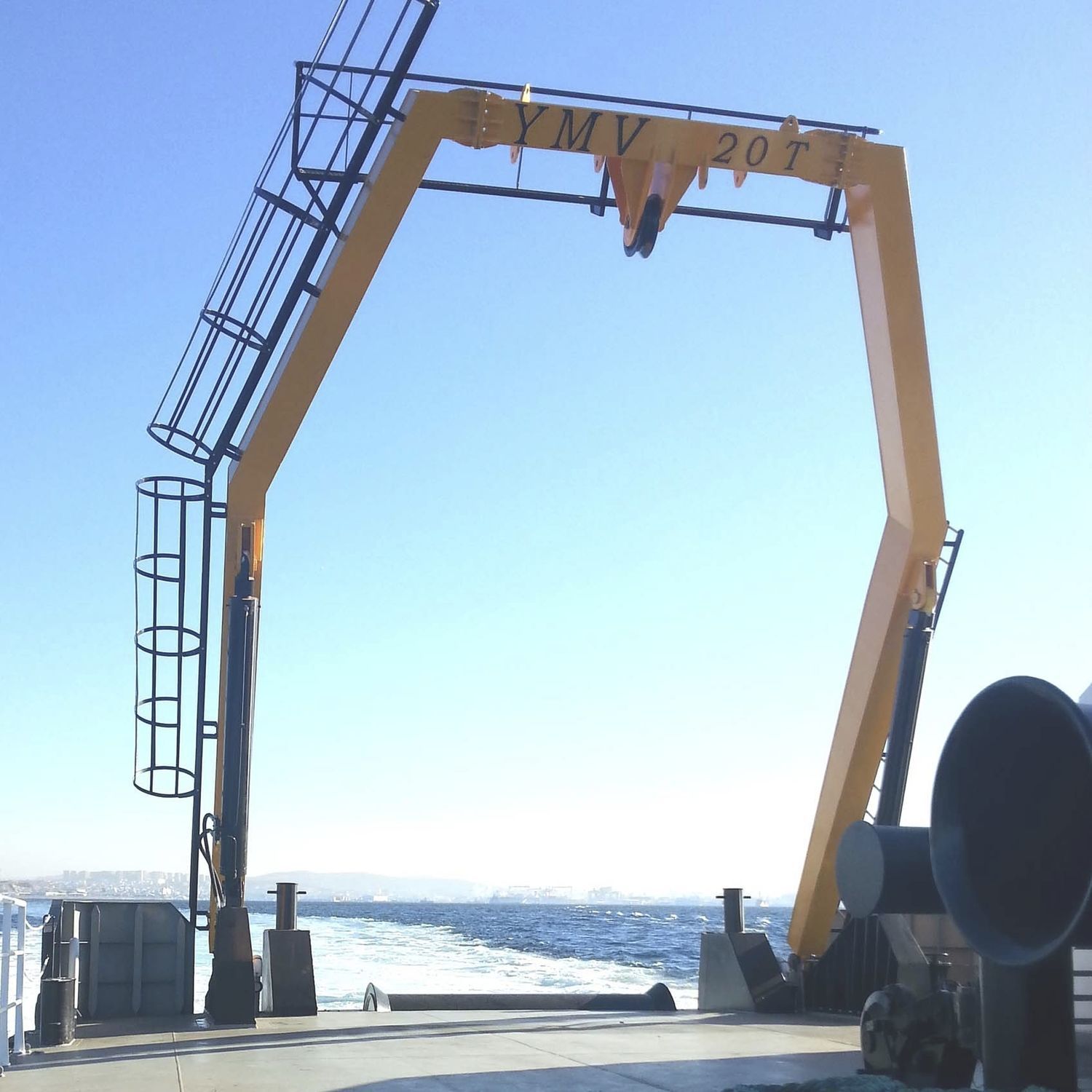 海洋調査船持上げフレーム - LARS - YMV CRANE AND WINCH SYSTEMS