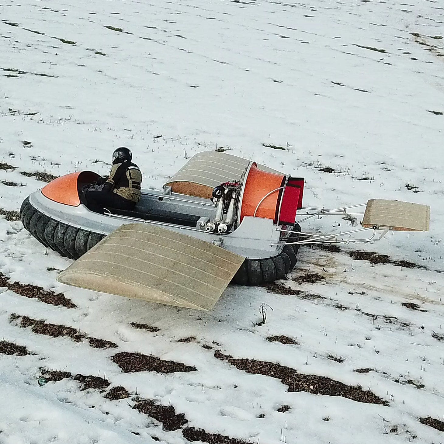 プライべート用ホバークラフト - Flying - MAD Hovercraft - エクラノ