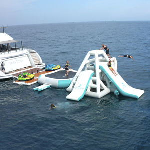 滑り台水中遊具