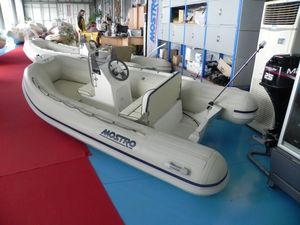 船外機インフレータブルボート 1