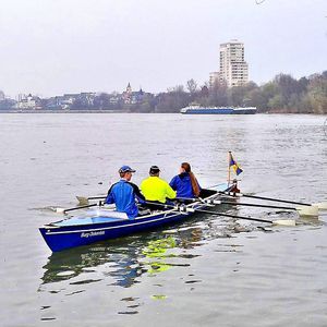 レース用手漕ぎボート