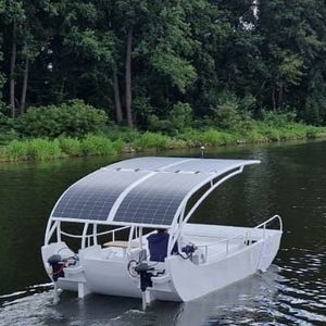 太陽光発電センターコンソールボ－ト