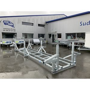 ボート用船台, 船舶用船台 - 全ての海事製品と水上スポーツメーカ－