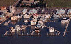 水に浮く町 - International Marine Floatation Systems, Inc. (IMFS)