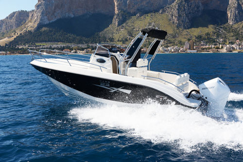船外機キャビンクルーザ - Marg 23 - Cantiere Nautica Trimarchi Srl - オープン / 9人 / 日光浴