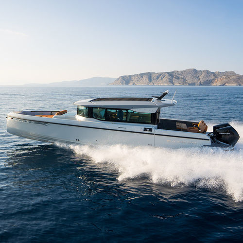 船外機エクスプレスクルーザー - 320 GTC - Saxdor Yachts Oy - ツインエンジン / ステップ式船底 / 操舵室あり
