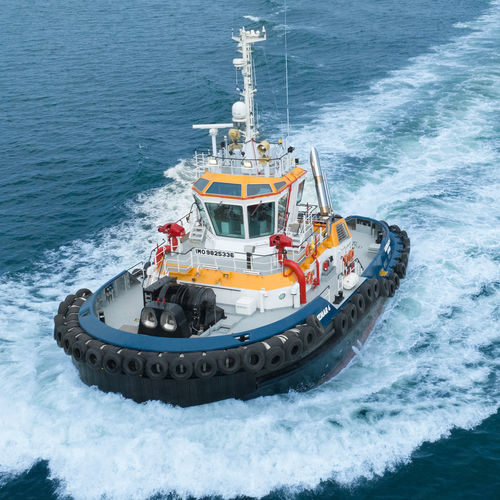 曳航業務用ボート - RAmparts 2300 - UZMAR SHIPYARD - 船内機