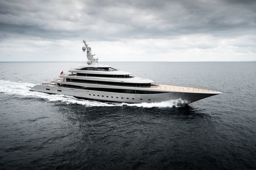 クルージングメガヨット - Nixie - Lurssen Yachts - 高部操舵室