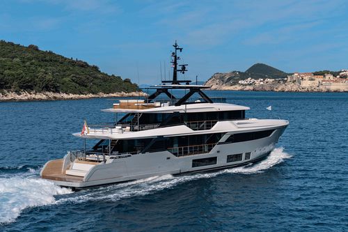 クルージングスーパーヨット - Navetta 38 - Custom Line Yacht - 操舵室あり / Vドライブ / キャビン5室