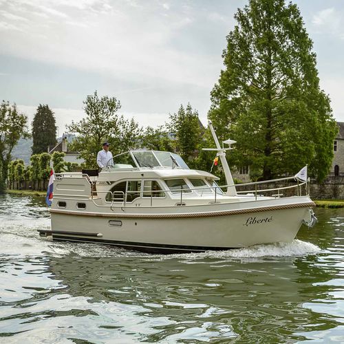 船内機エクスプレスクルーザー - Grand Sturdy 30.0 AC - Linssen Yachts B.V. - ディーゼル / 移動用船艇 / 操舵室あり