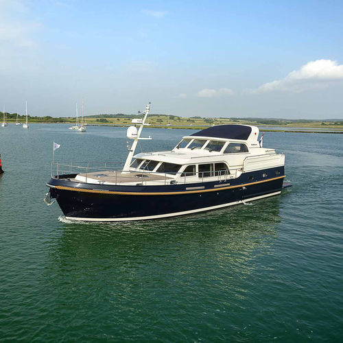 クルージングモーターヨット - Grand Sturdy 550 AC Variotop® - Linssen Yachts B.V. - フライブリッジ / キャビン3室 / ベッド6台