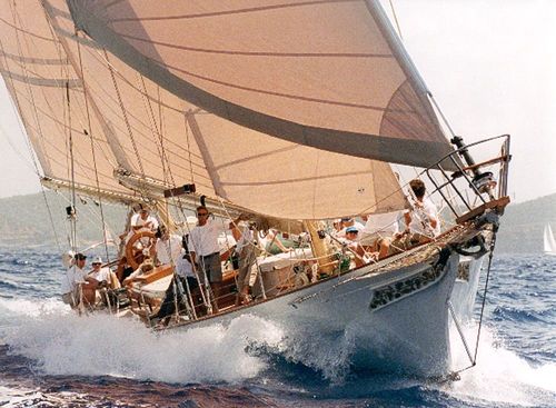 伝統的セーリングヨット - S/V RADIANCE - Legendary Yachts - セントラル コックピット / ケッチ