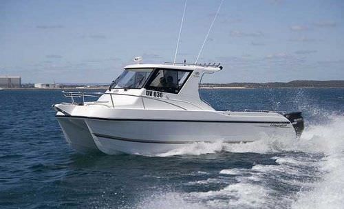 カタマラン漁船 - 8000 Sportsfisher - LeisureCat - 船外機 / ツインエンジン / 操舵室あり