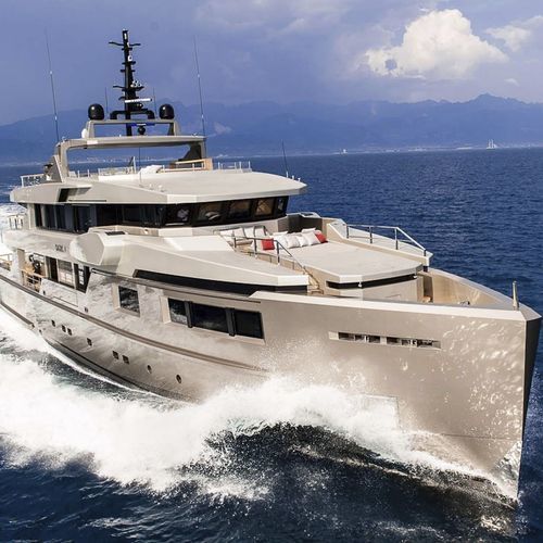 クルージングスーパーヨット - M/Y CACOS V - Admiral yachts - フライブリッジ / 操舵室あり / キャビン5室