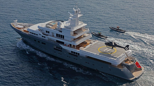 クルージングメガヨット - M/Y PLANET NINE - Admiral yachts - トロール船 / 高部操舵室 / 12キャビン