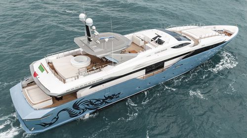 クルージングスーパーヨット - M/Y FLYING DRAGON - Admiral yachts - フライブリッジ / キャビン5室 / 滑走船体