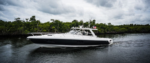 船外機エクスプレスクルーザー - 475 SPORT YACHT - Intrepid - 三発機 / スポーツフィッシング