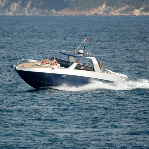 船内機センターコンソールボ－ト - 1200-M - MOGGARO ALUMINIUM YACHTS - ツインエンジン / クルージング / キャビン付き