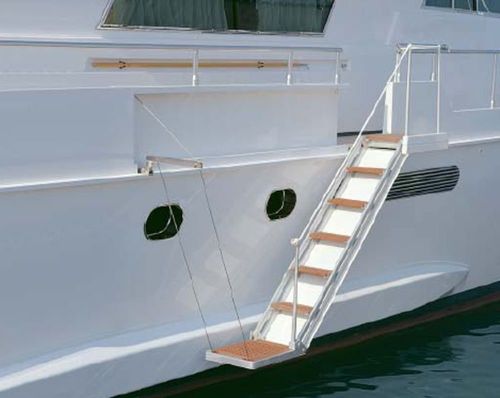 ヨット用はしご - Sanguineti Chiavari produzione articoli nautici s. - 側面 / 舷梯 / 油圧式