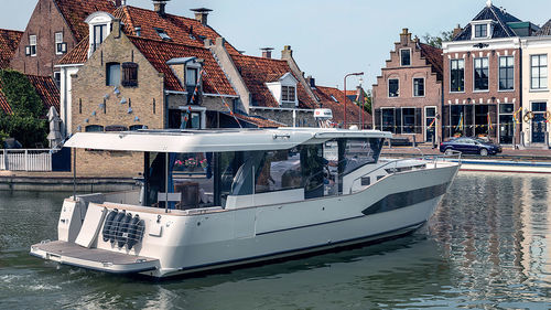 臨海クルージングエクスプレスクルーザー - 12 Sedan - DELPHIA Yachts - 船内機 / ディーゼル / 操舵室あり